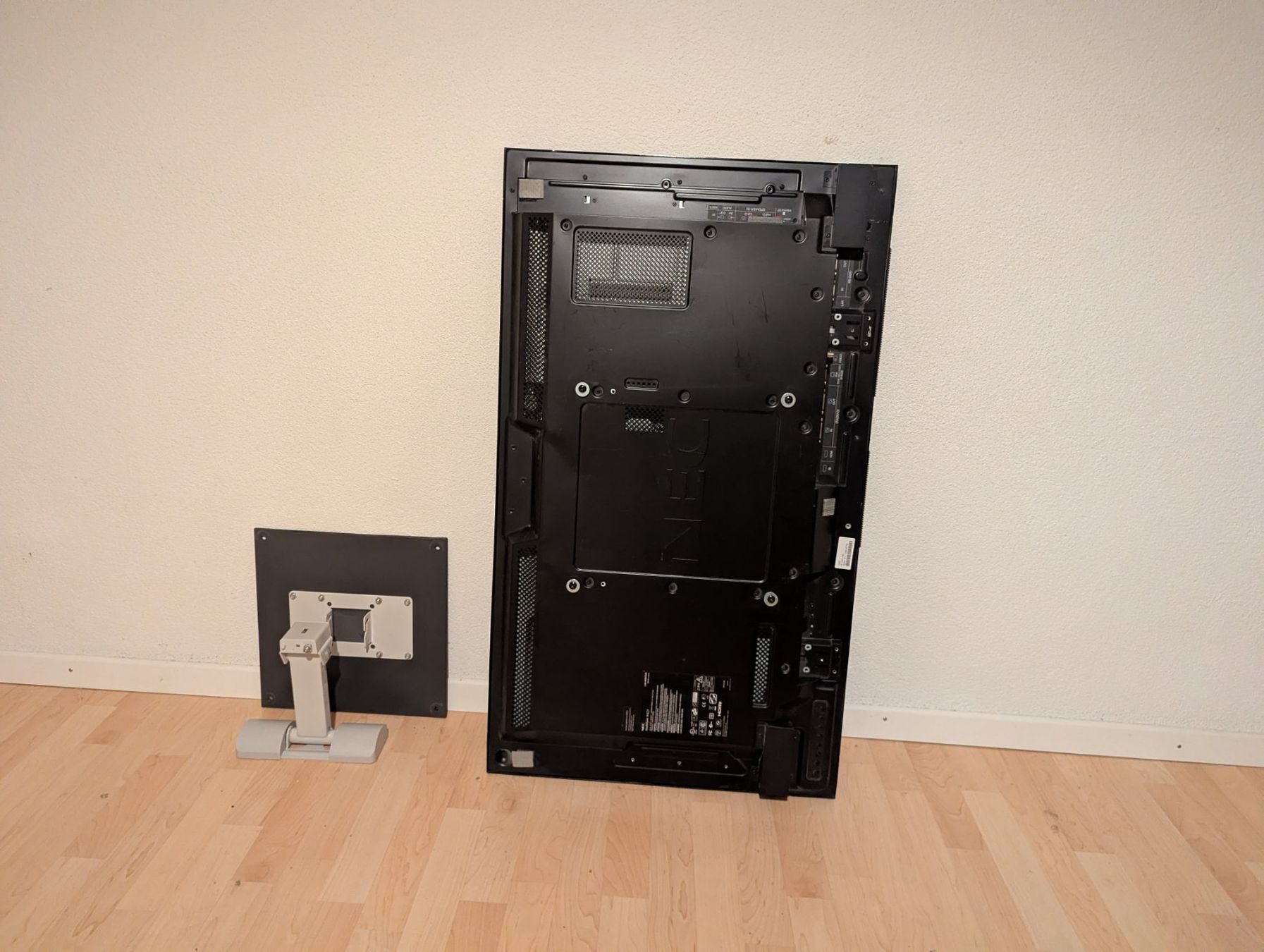 Nec Monitor: NEC MultiSync 42" Pro Display - 24/7 Industrial / OPS Slot + – Usato da Wettingen venduto da jqa