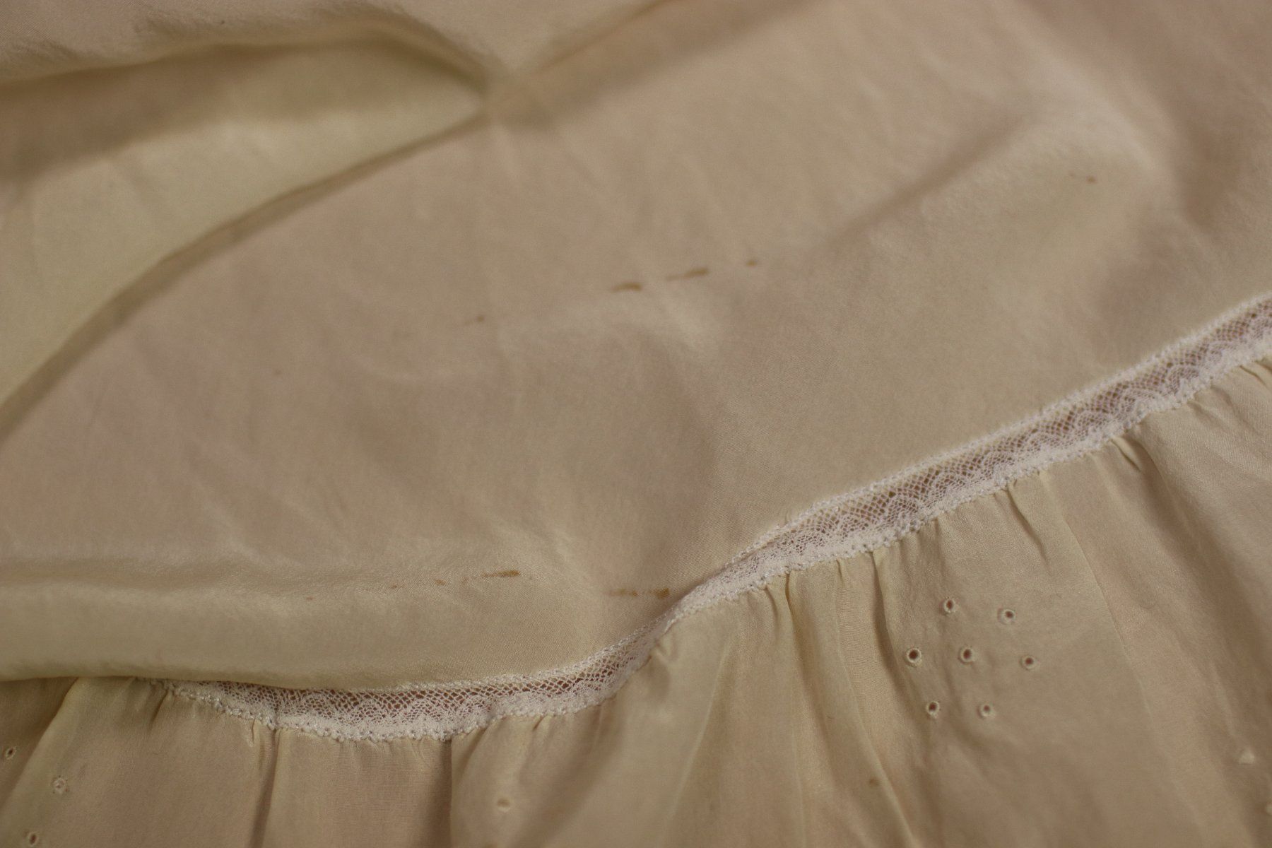 Vestiti: 1940s White Silk Nightgown - Size S – Usato da Hombrechtikon venduto da BAZ-Vintage 3