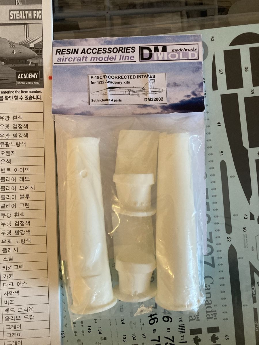 Academy Modellbausätze & Standmodelle: Academy F/A-18A 1:32 – Neu (gemäss Beschreibung) aus Zollikofen von Torque86 2