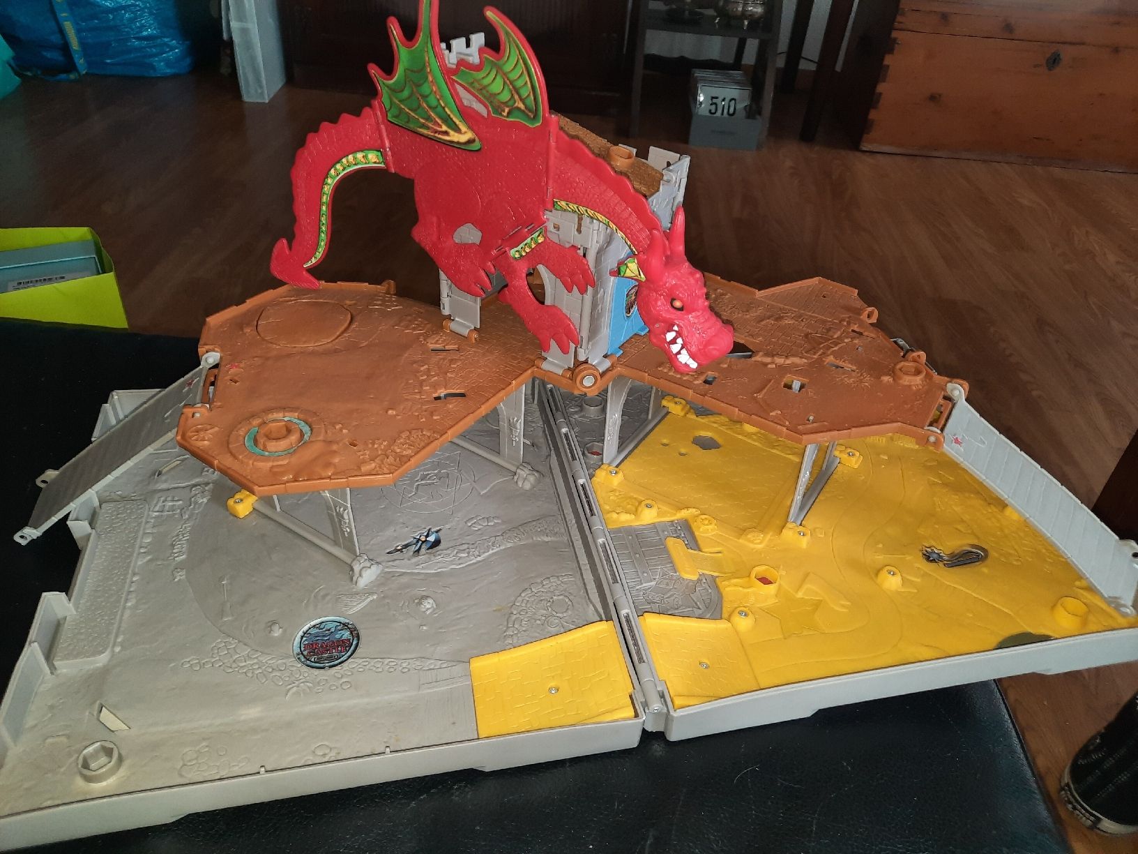 Matchbox Giocattoli: MATCHBOX Pop Up Dragon Shield Castle – Usato da Biasca venduto da Old_6blh 2