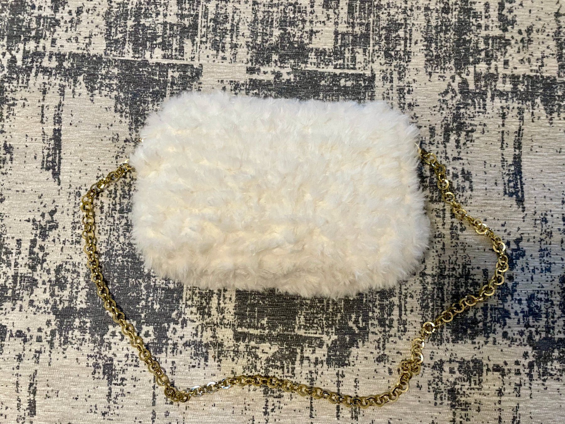 Borse da donna: White Faux Fur Bag – Nuovo (secondo la descrizione) da Chiasso venduto da Er_Mon 1