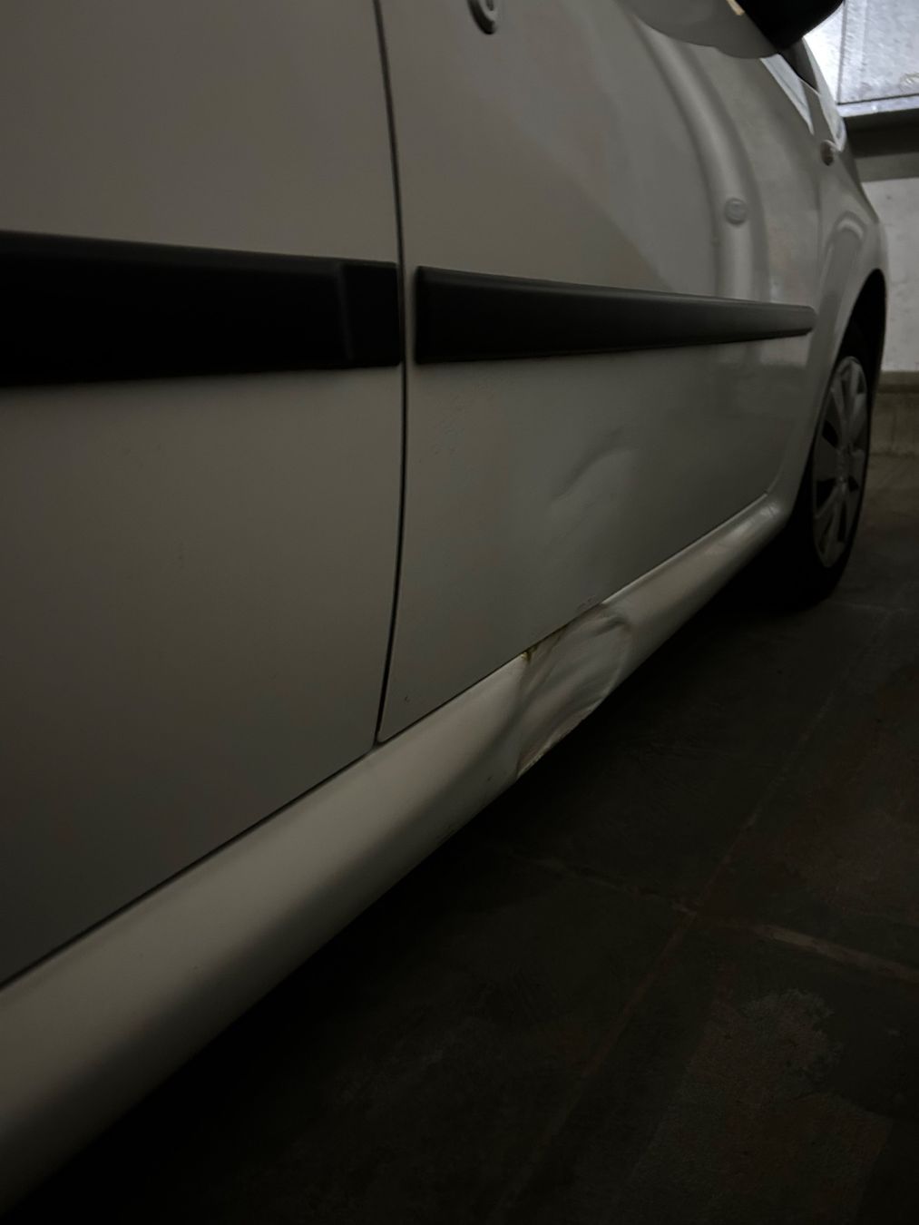 Peugeot Automobili: Peugeot 107 1.0l Weiss – Usato da Volketswil venduto da leo_f6mr 5