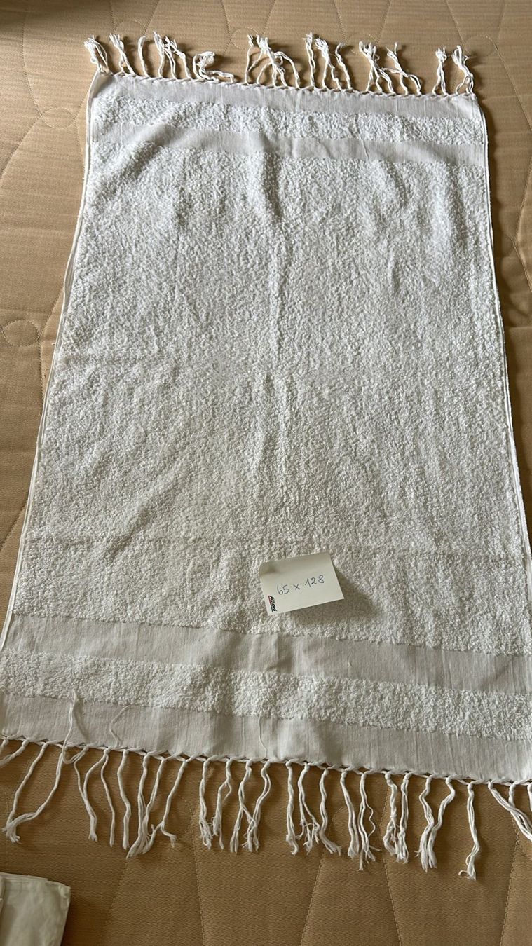 Teli da bagno: Vecchio asciugamano in spugna 65x128 cm – Usato da Melano venduto da H-Sara