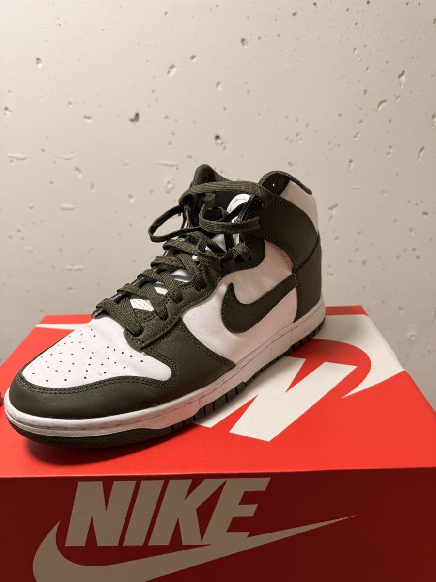 Nike Herrenschuhe: Baskets Nike Dunk High vert et blanc état correct – Gebraucht aus Bossonnens von per_5mgn 2