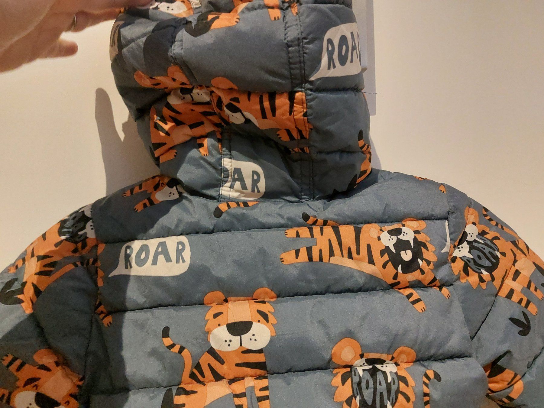 Next Giacche & Cappotti: Next Winterjacke, Gr. 82/86, mit Tiger Muster – Usato da Büttikon AG venduto da lca_v7pb 3