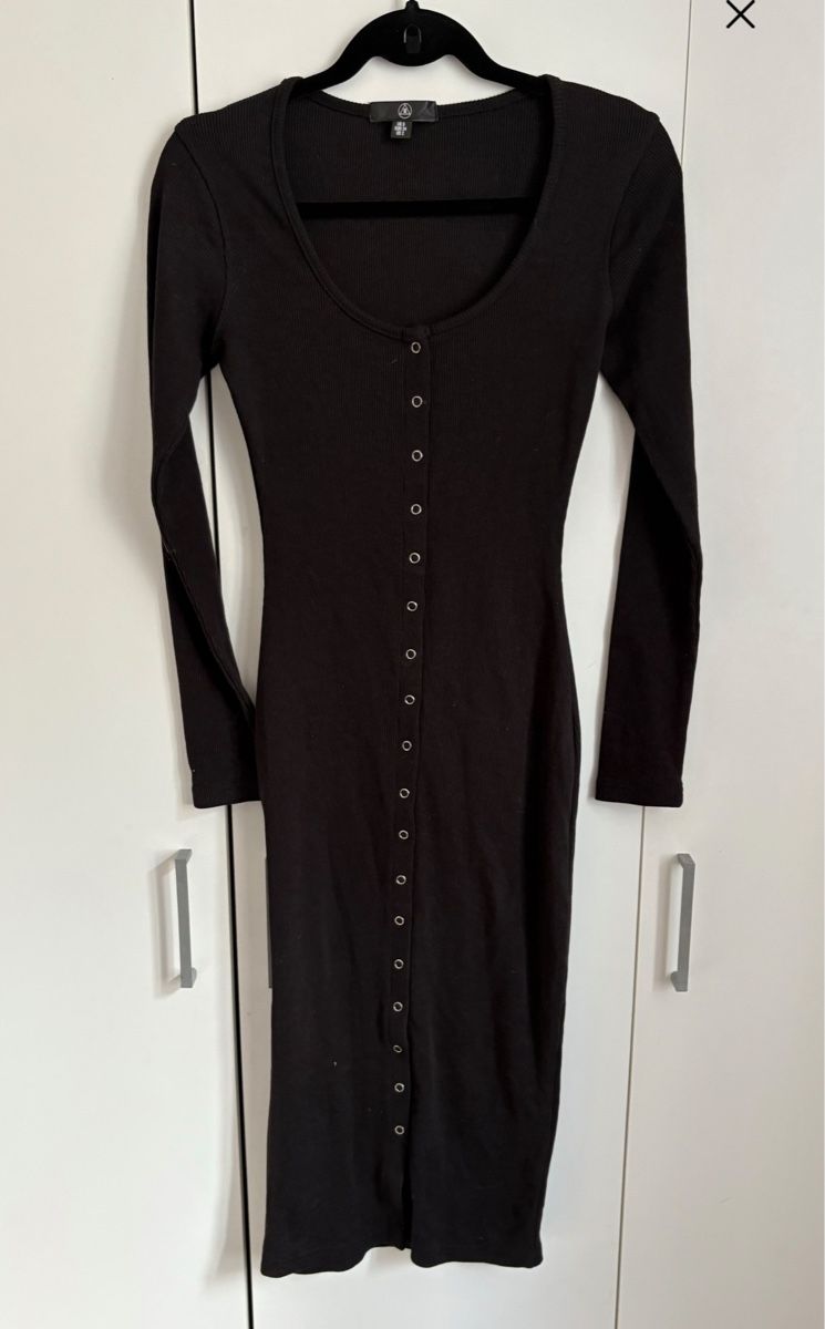 Vestiti: Robe longue noire à boutons XS – Usato da Moudon venduto da TigerrrEye