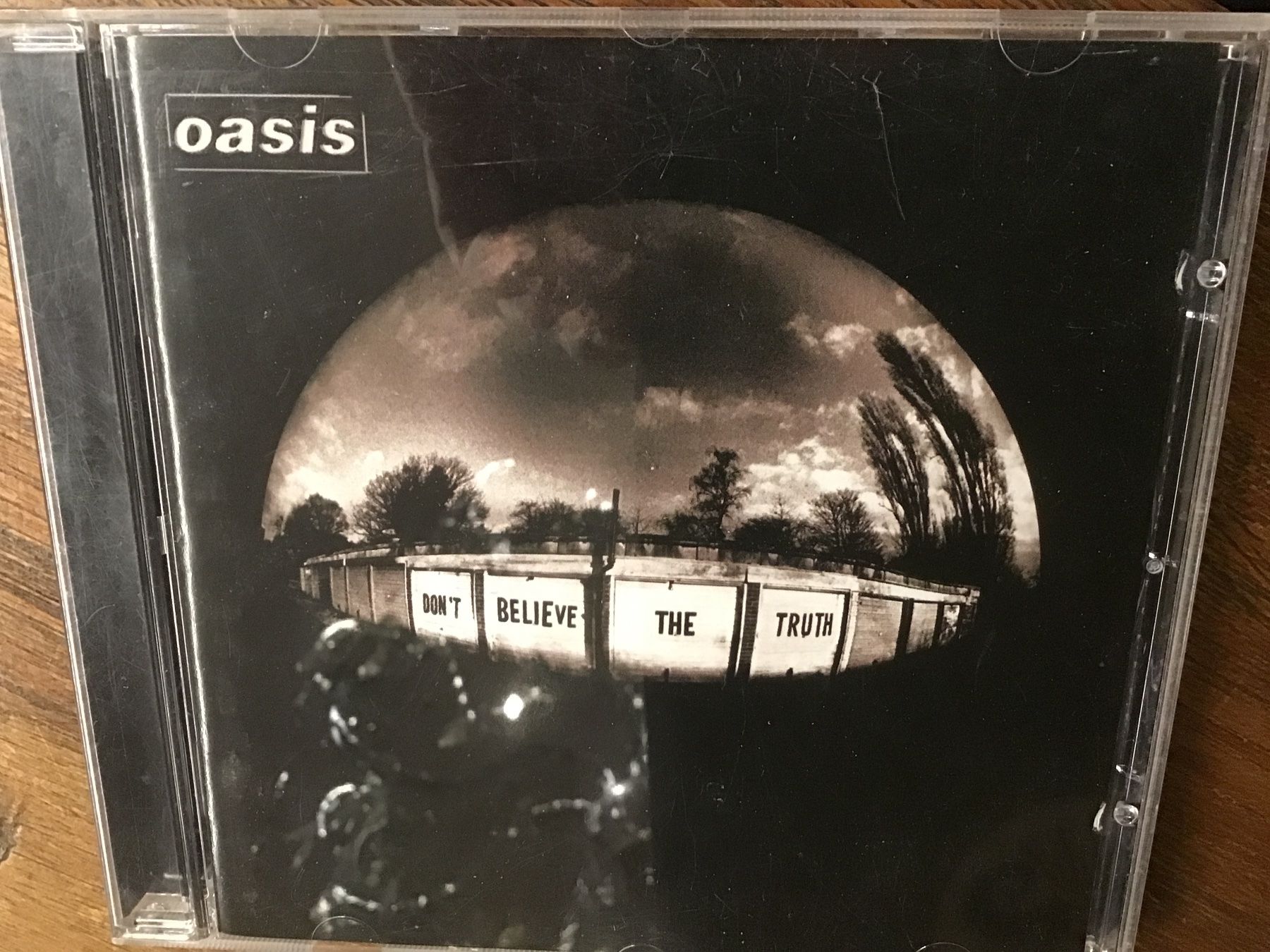 CD: Oasis - Don't Believe The Truth - CD      o – Usato da Thierachern venduto da sweden08