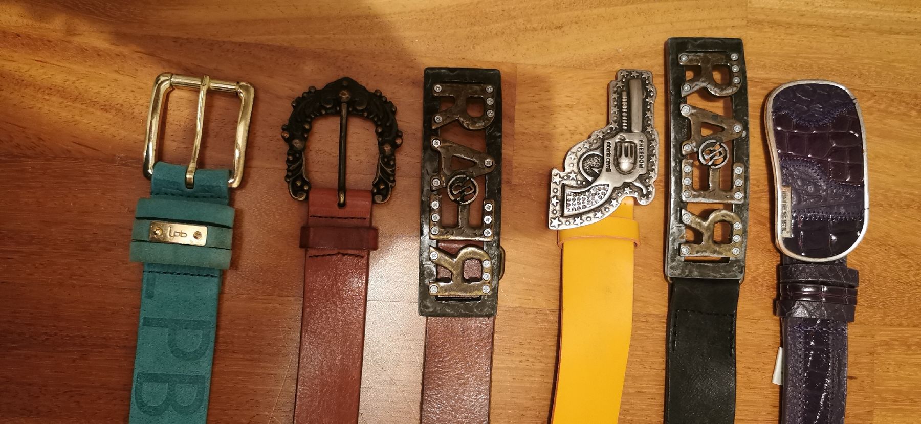 Gürtel: 6 ceintures de marque, cuir, 90. 95 cms. Valeur plus de 1000 – Neu (gemäss Beschreibung) aus Aïre von charelgva 1
