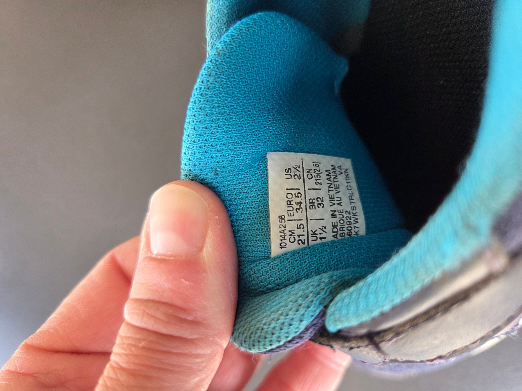 Asics Chaussures garçon: Asics Schuhe Grösse 34,5 – D'occasion à Obergösgen par schesom 3