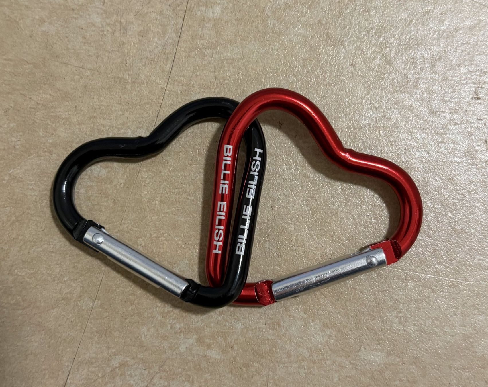 Attrezzatura da arrampicata: Billie eilish Carabiner – Nuovo (secondo la descrizione) da Zürich venduto da Nexaro 1