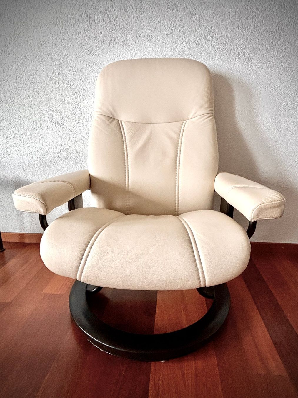 Stressless Poltrone: Stressless Consul Relaxsessel mit Hocker (Cream) – Usato da Zürich venduto da tkhs