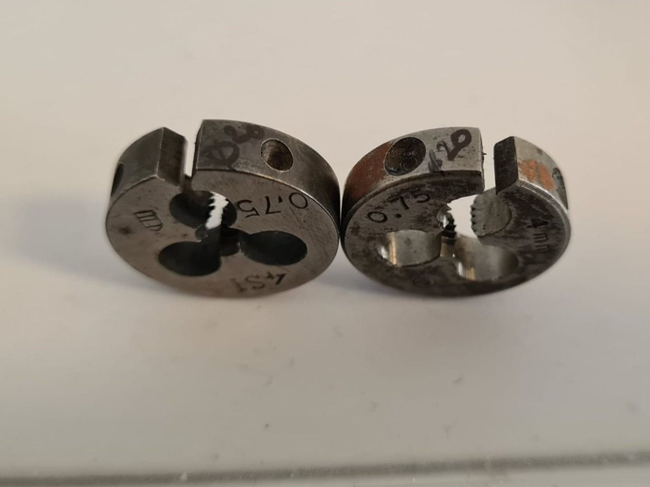 Reishauer Tutti gli attrezzi: 2 Stk M4 0.75 Fillieren – Usato da Ramiswil venduto da bierer95 1