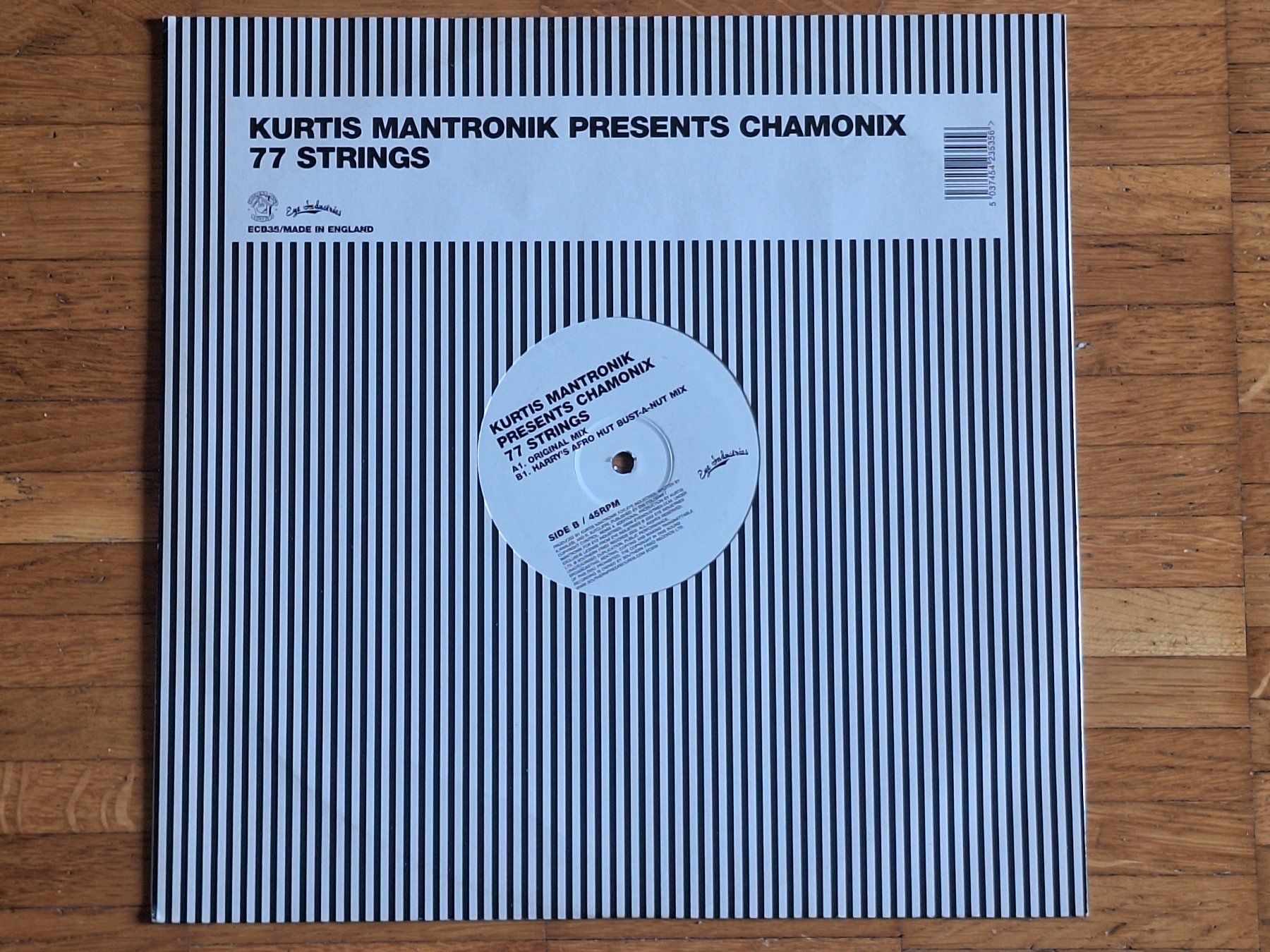 Dischi in vinile: Kurtis Mantronik Presents Chamonix, 77 Strings - 12" UK 2002 – Nuovo (secondo la descrizione) da Oberentfelden venduto da Musicud