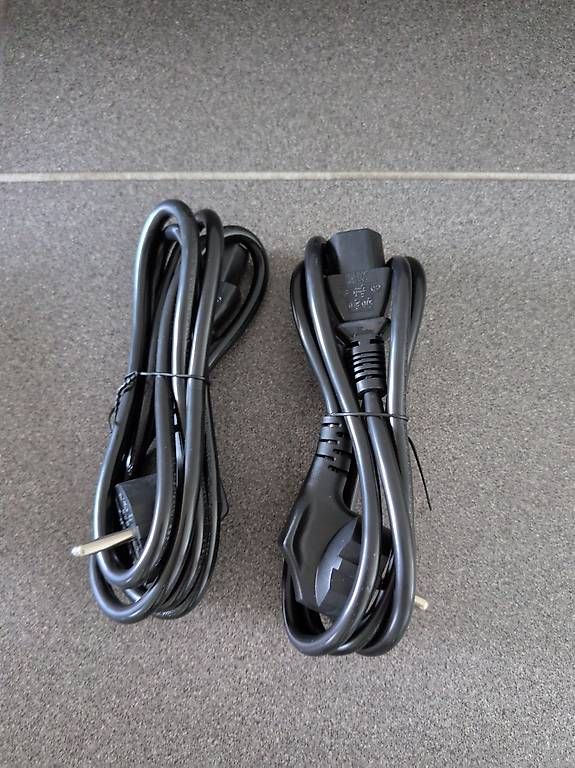 Tutti gli attrezzi: Adapter, Gerätekabel & antistatische Verpackungen – Usato da Luzern venduto da distract 3