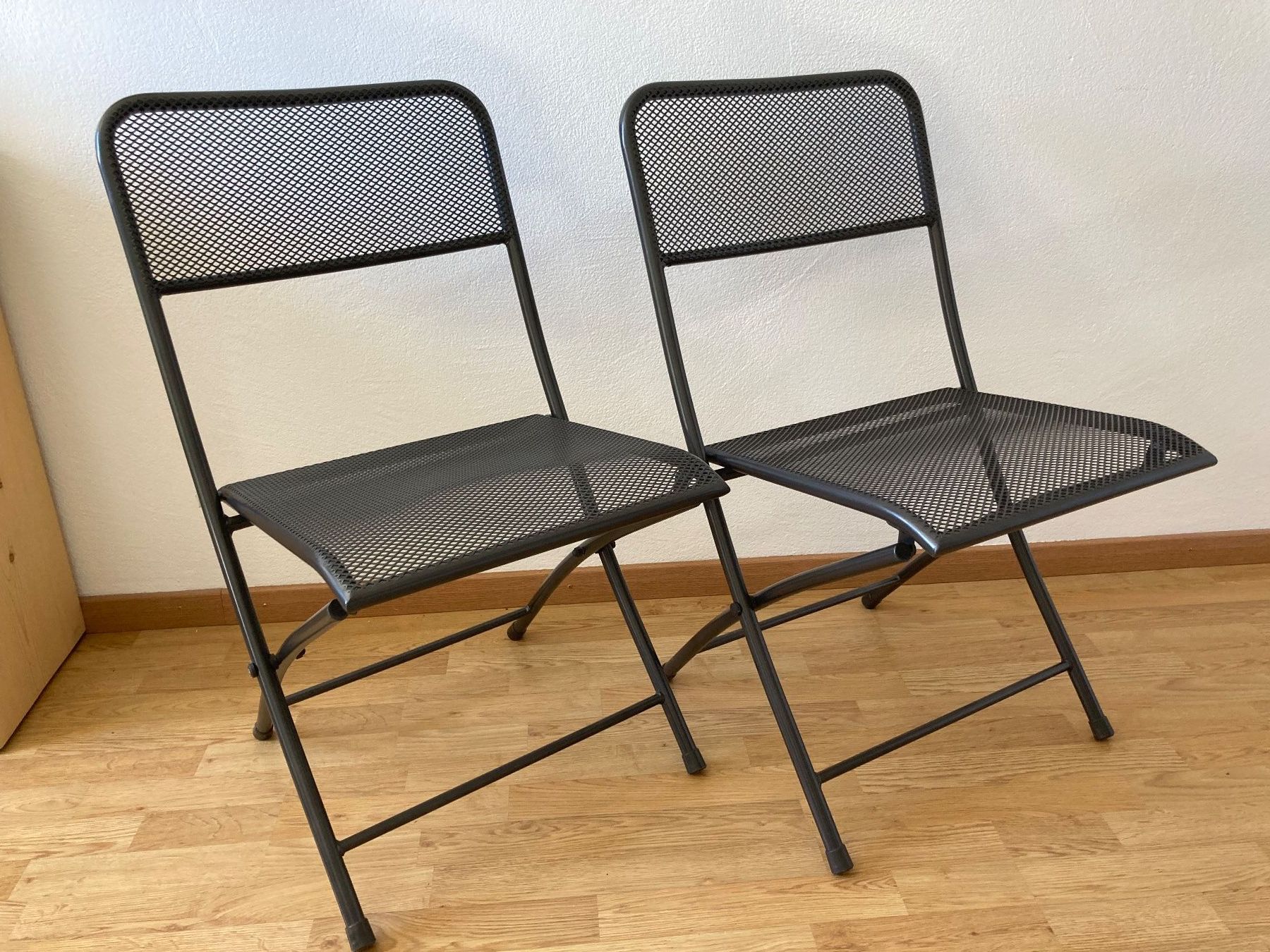 Set di tavolo e panche: Bistro-Set: Tisch + 2 Stühle – Usato da Samedan venduto da chickenrun01 1