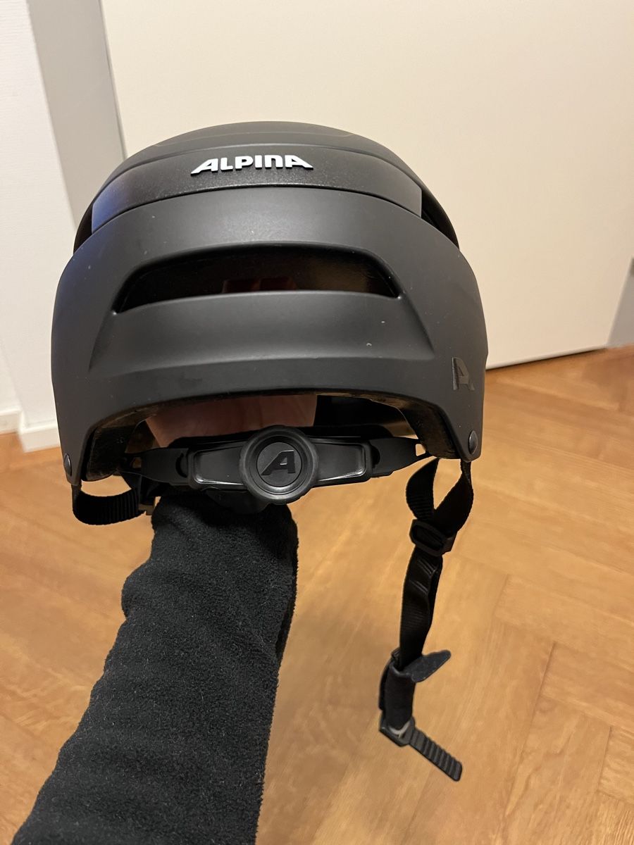 Alpina Caschi: Velohelm Alpina schwarz – Usato da Basel venduto da blumenkimd 1
