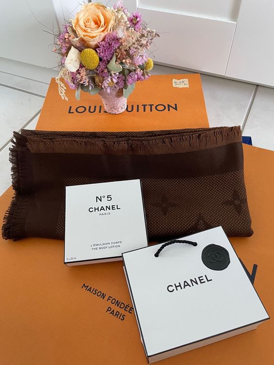 Louis Vuitton Neo Natté MNG Tuch & Chanel Body Lotion