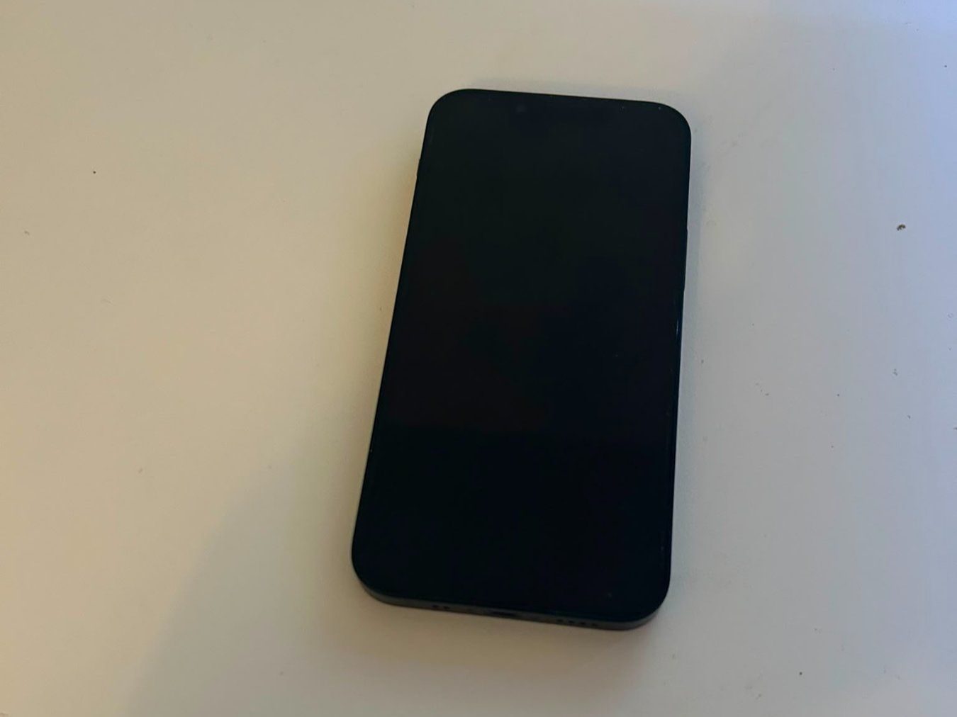 Apple Telefoni cellulari / Smartphones: IPhone 13 Mini - Schwarz – Usato da Madetswil venduto da Luck_4_Ever