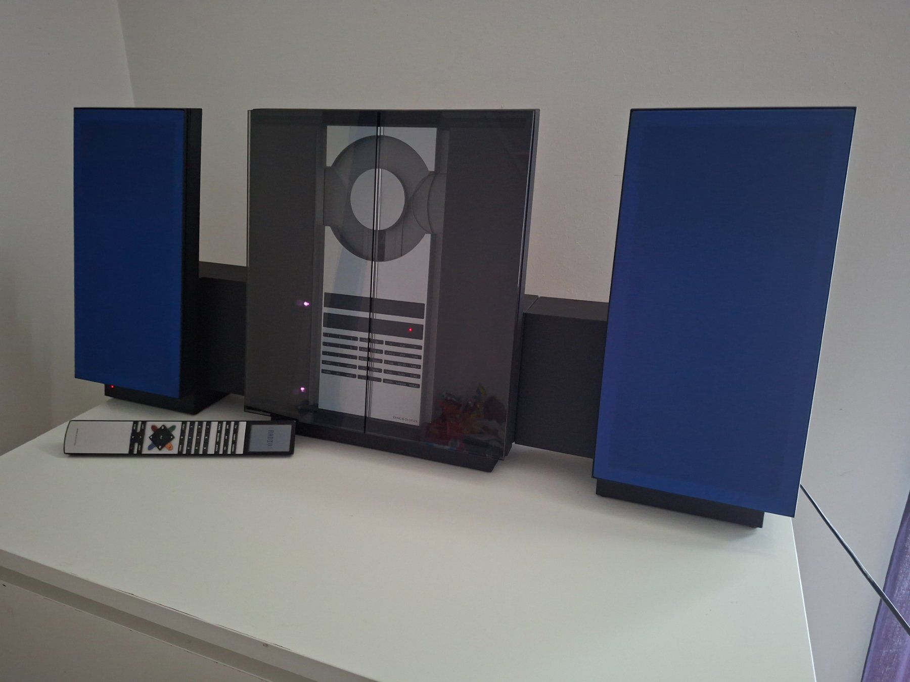 B&O Beocenter 2300 inkl. Beolab 2500 Speaker + Beo4 Remote (Gebraucht ...