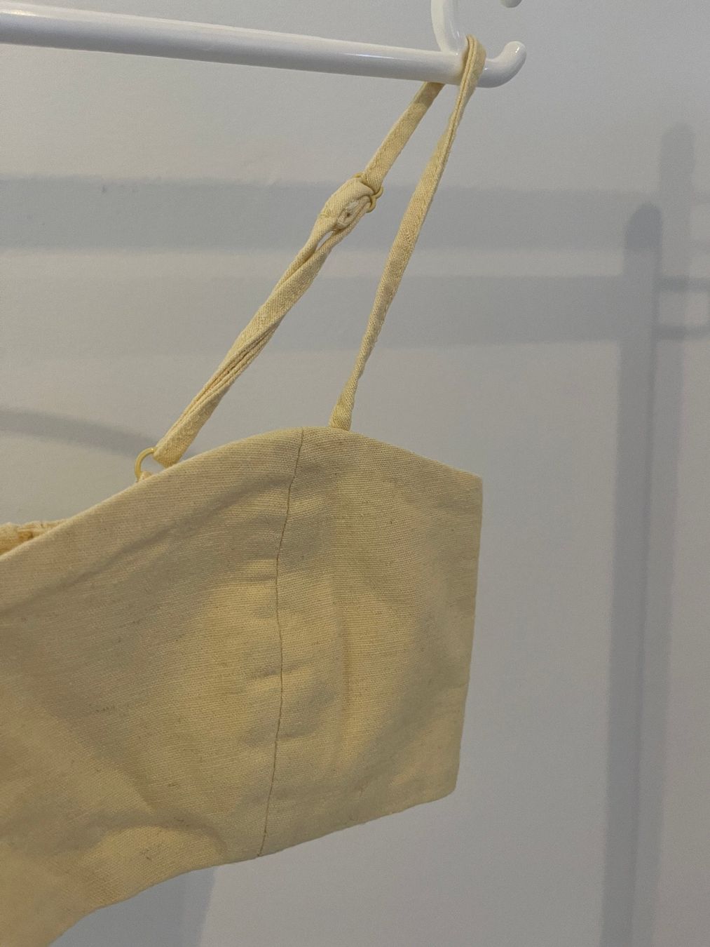 Na-kd Top: Haut à bretelles jaune pastel – Usato da Savagnier venduto da taianab 1