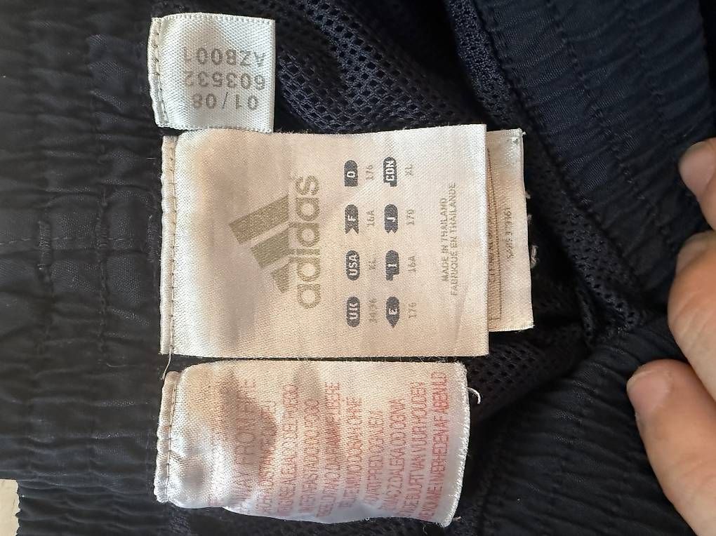 Pantaloni: jogging adidas bleu/blanc  – Usato da Versoix venduto da emm_g7q9 1