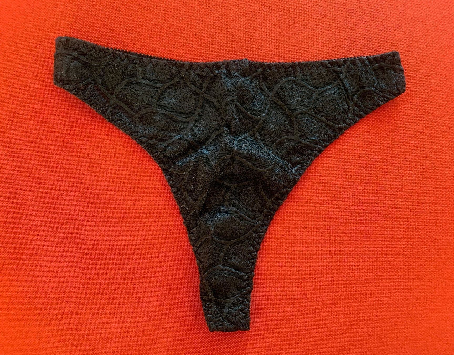 Altra biancheria intima: 2 Tangas und 1 Slip – Usato da Zürich venduto da Tzhkely24 4