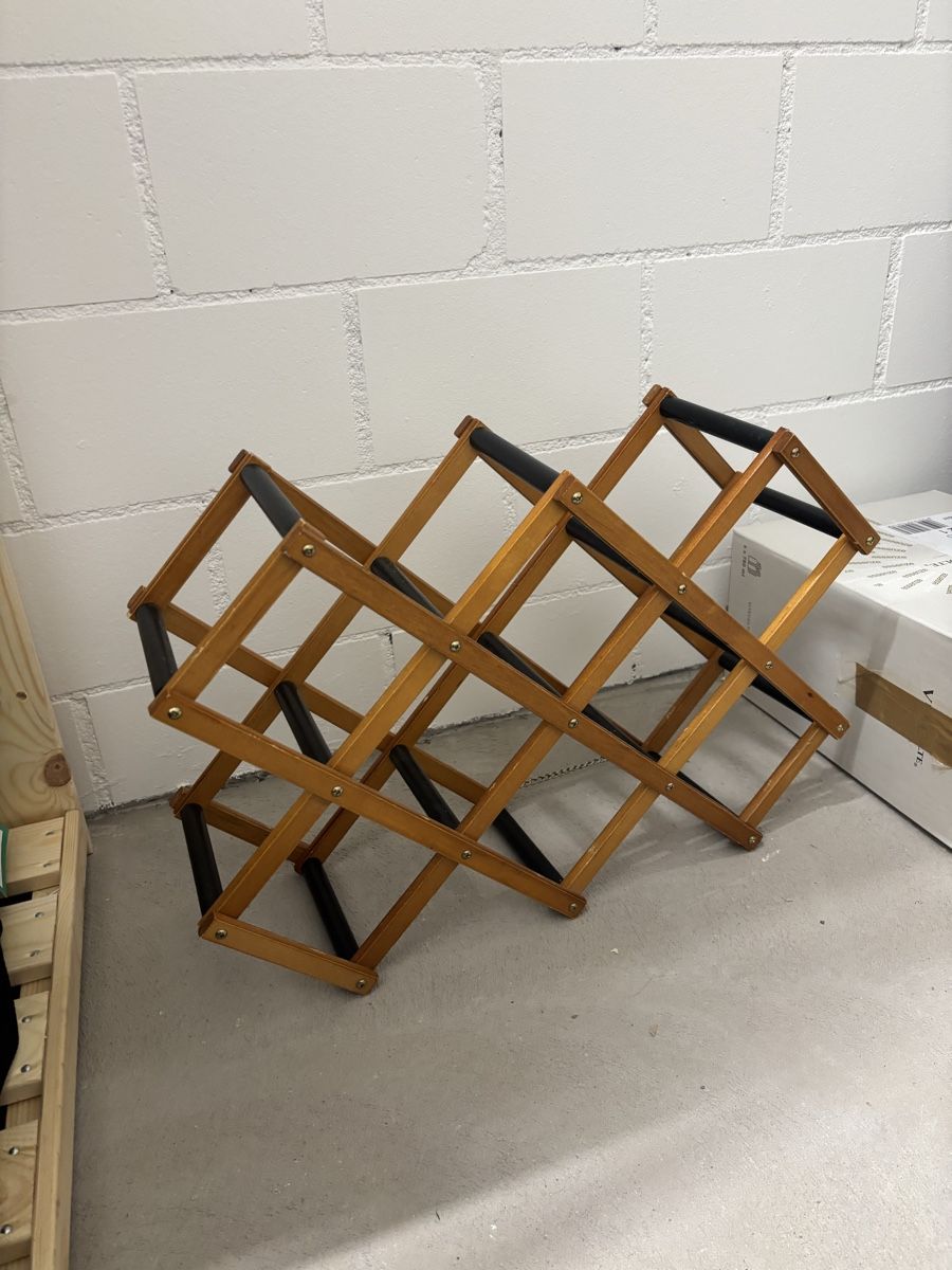 Regale: Wooden Wine rack for 10 bottles – Gebraucht aus Zürich von cha_jz8q