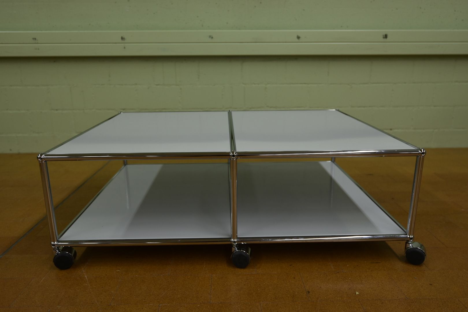 USM Tavoli: Designer Couchtisch USM Haller mit Rollen – Usato da Lichtensteig venduto da Usedinstorecom 2