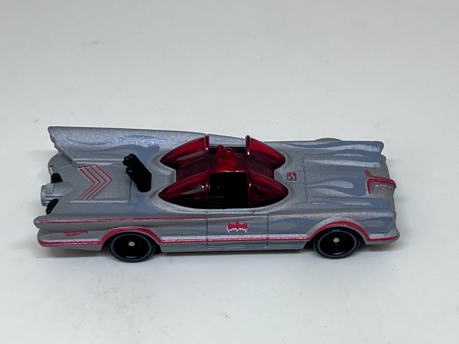 Hot Wheels Modellini d'auto: Hot Wheels TV Series Batmobile #121 – Usato da Wildegg venduto da LaaBoutique 1