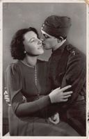 Romantik: Junges Paar, Soldat, gelaufen 1944