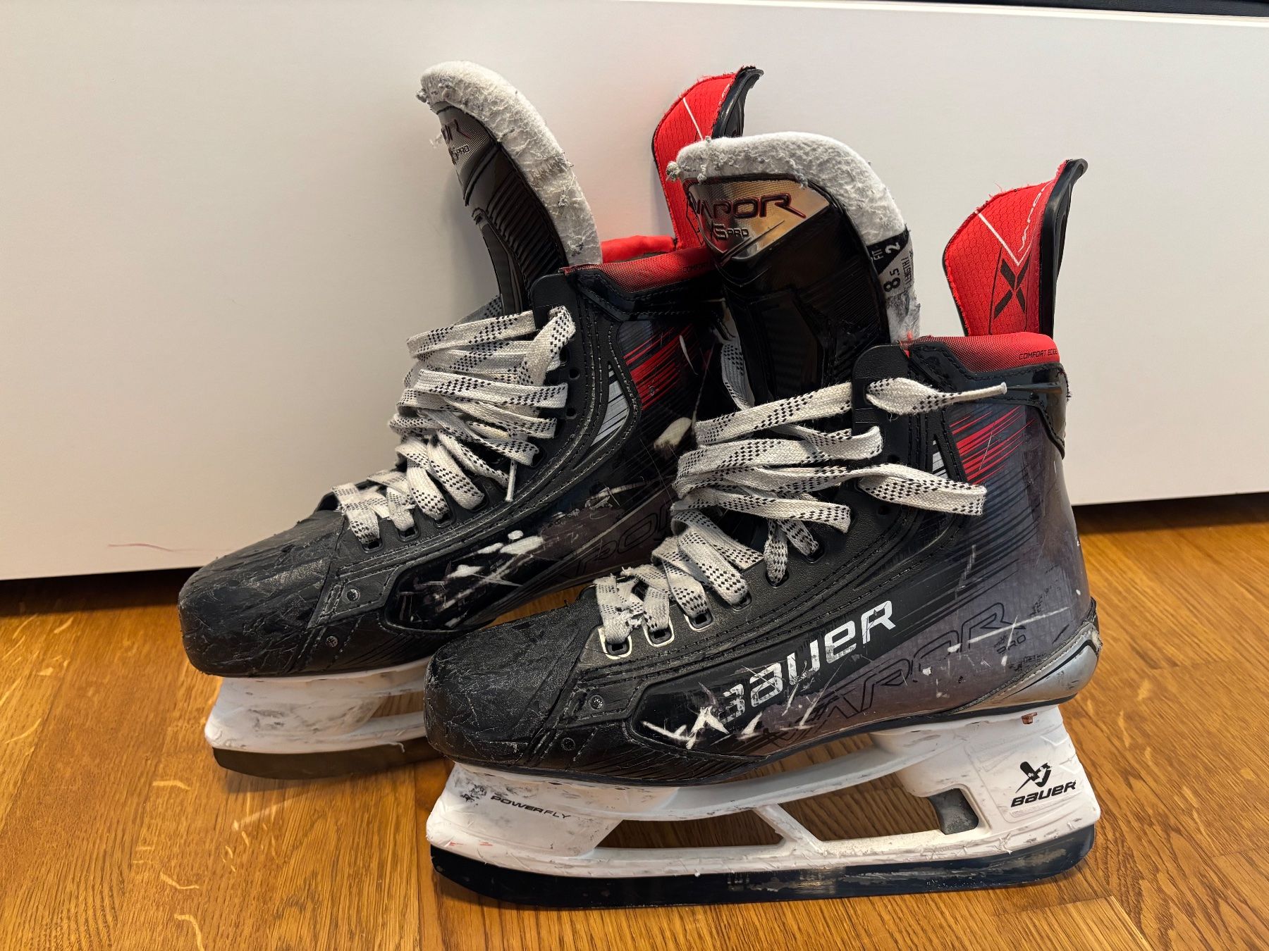 Bauer Schlittschuhe: BAUER X5 Pro Schlittschuhe, Grösse 8.5 Fit 2 – Gebraucht aus Zürich von Crazyfabie