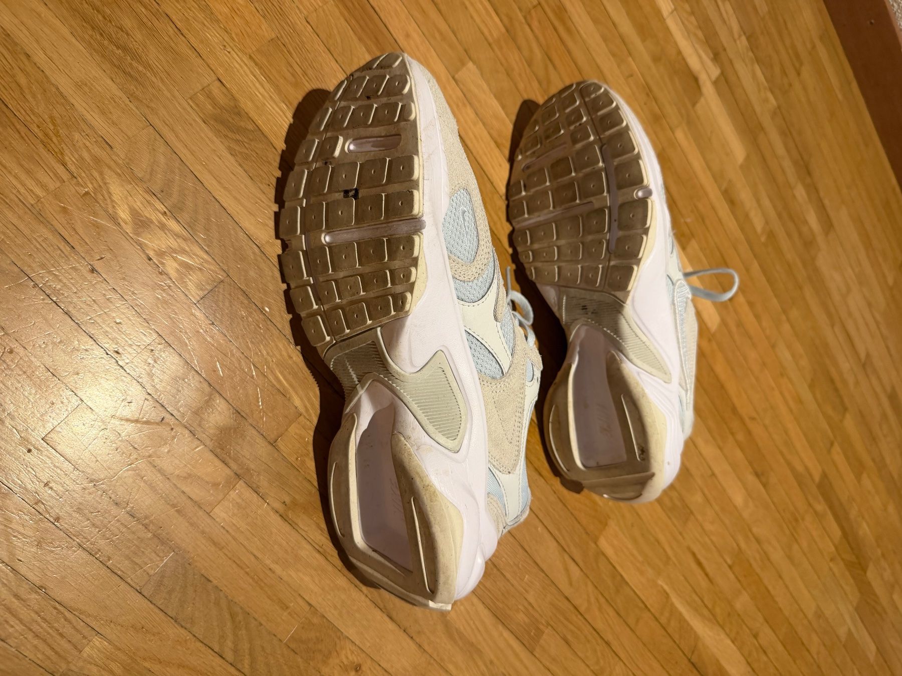 Scarpe da donna: Nike Schuhe, neuwertig, hellblau-beige, Grösse 40 – Nuovo (secondo la descrizione) da Wohlen AG venduto da baletan83 3