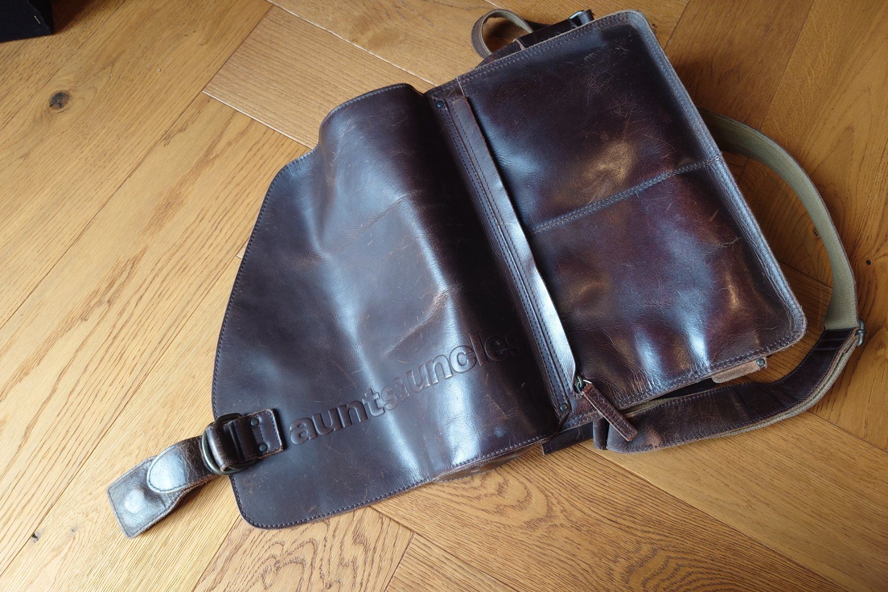 Aunts & Uncles Taschen: Aunts & Uncles Ledertasche, Braun – Gebraucht aus Stäfa von SirBobbey 3