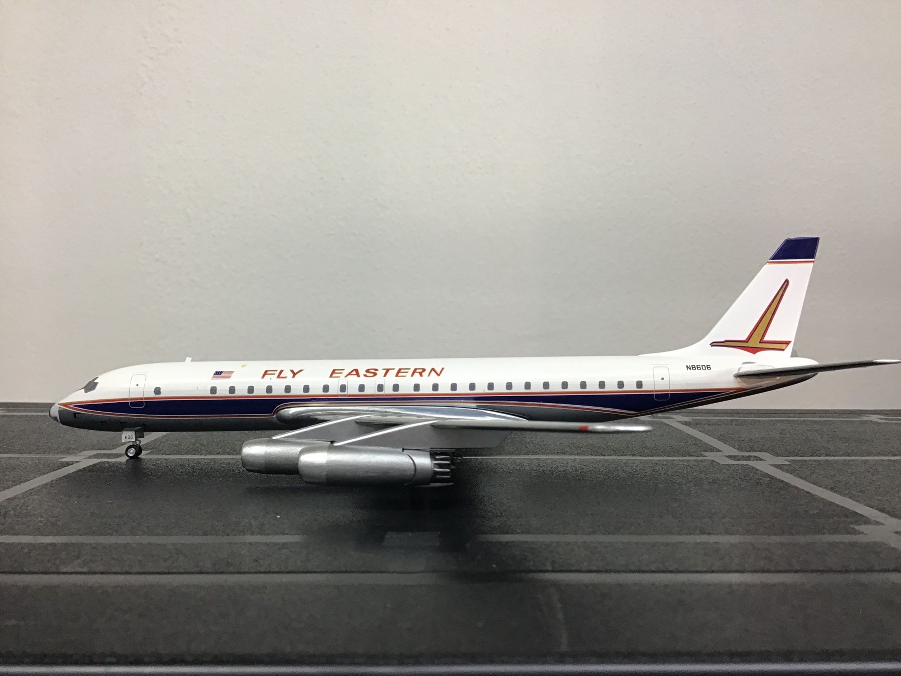McDonnell Douglas Kit di modellismo & Modellini statici: Flugzeug Modell DC-8-61 Fly Eastern, 1:200, OVP! – Nuovo (secondo la descrizione) da Männedorf venduto da Modelle-aller-Art 2