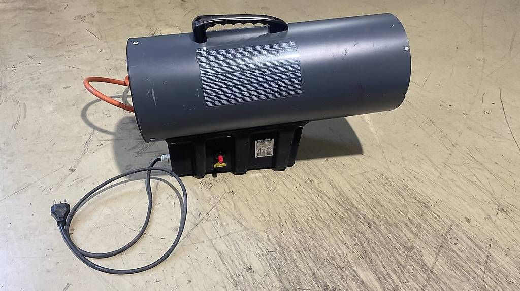 Radiatori: Chauffage gaz puissant 30KW – Usato da Yens venduto da Longwayhome 1