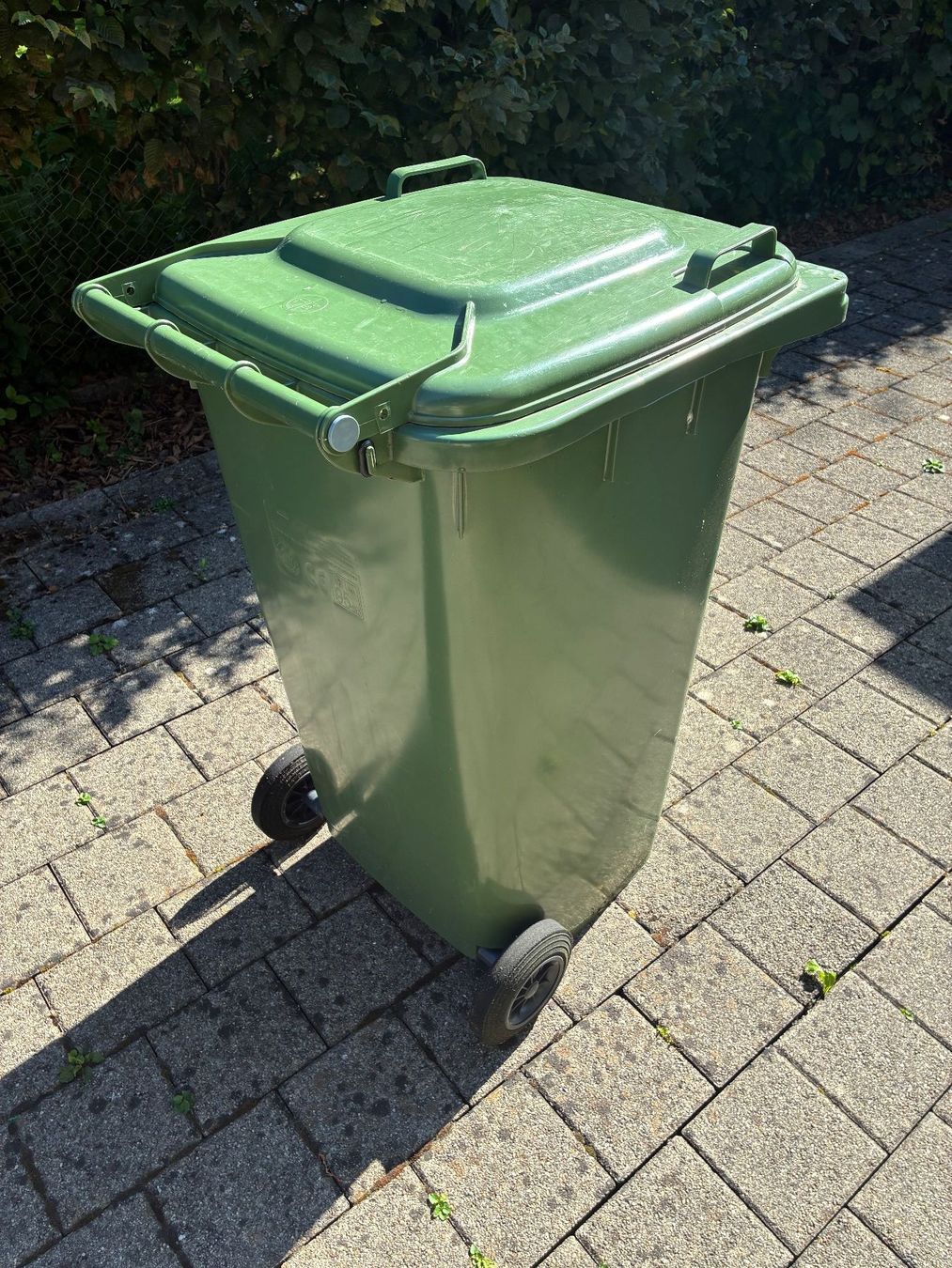 Abfalleimer: Mülltonne – Gebraucht aus Wetzikon ZH von ste_72p6 1