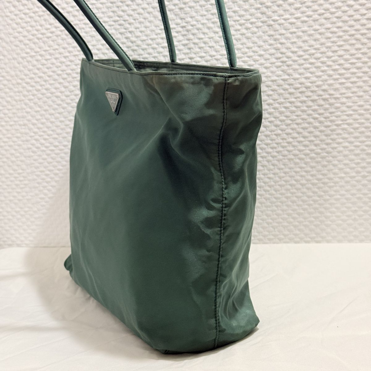 Prada Taschen: Prada Nylon Tessuto Handbag Tote – Gebraucht aus Geneve von DarlingVintage 2