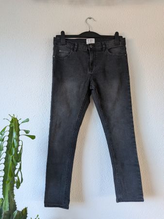 Dunkelgraue/schwarze Jeans Gr. 40