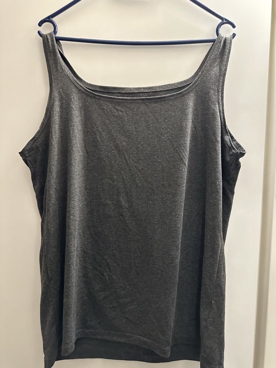 Top: Gray tank top XL – Usato da Mendrisio venduto da ketolin