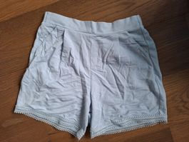blaue Shorts