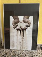 Grosses Bild mit Rahmen, Sand in den Händen, ca 81x60cm