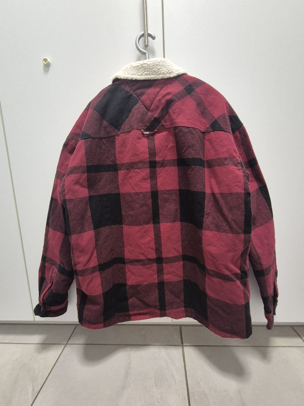 Tommy Hilfiger Jacken: Tommy Hilfiger Jacke XL – Gebraucht aus Volketswil von 2000ra 3
