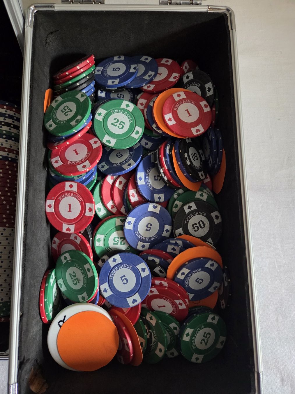 Giochi: 2 Pokerkoffer mit vielen Chips.. – Usato da Stans venduto da Ducati16 5