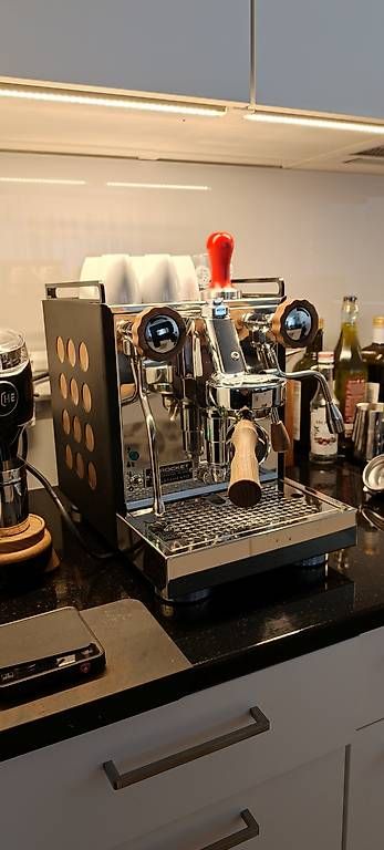 Rocket Macchine per caffè & Macchine per espresso: Rocket Espresso Appartamento 2022  Custom Wood Edition – Usato da Erlinsbach venduto da Haemmiker 1
