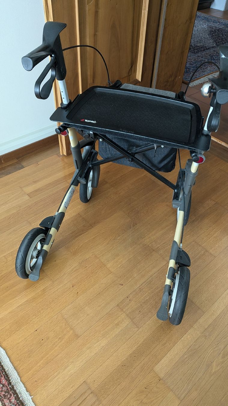 Aides à la marche: Rollator – D'occasion à Schwyz par baze 3