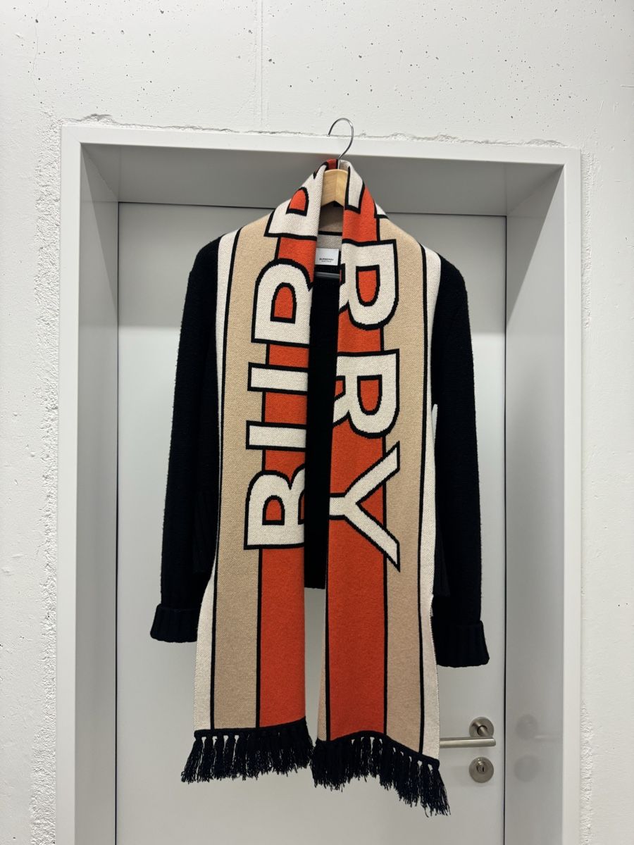 Burberry Giacche: Stylish Burberry Cardigan - size S  – Nuovo (secondo la descrizione) da Cham venduto da lb6_m9yt