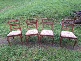 4 Holzstühle alt mit Polster