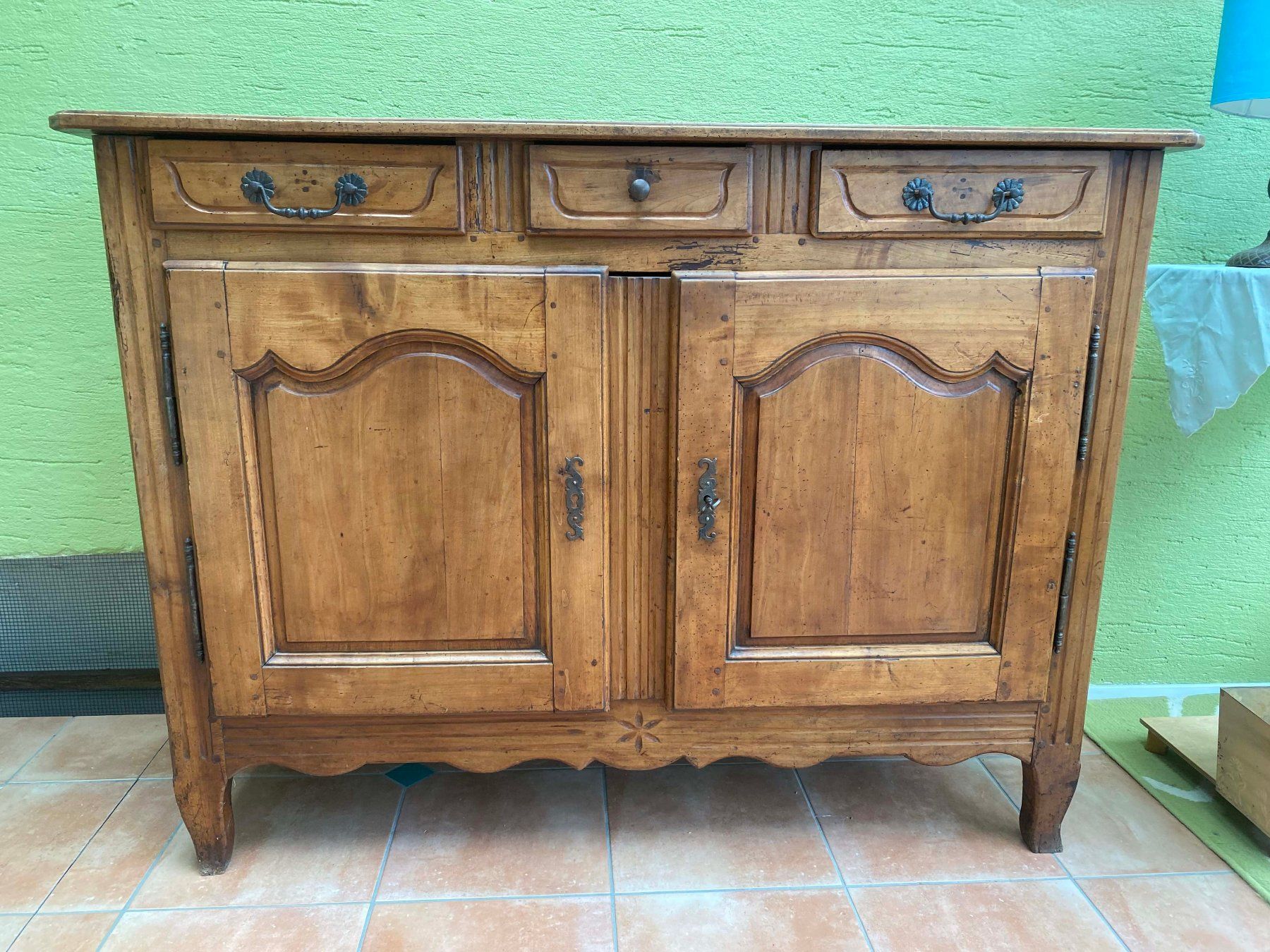 Büffets: Buffet 2 portes - 3 tiroirs ancien – Gebraucht aus Savigny von Yves1960