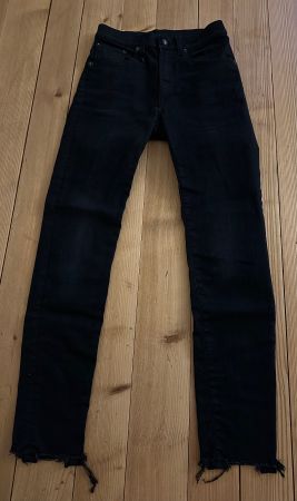 Jeans R 13 schwarz distressed