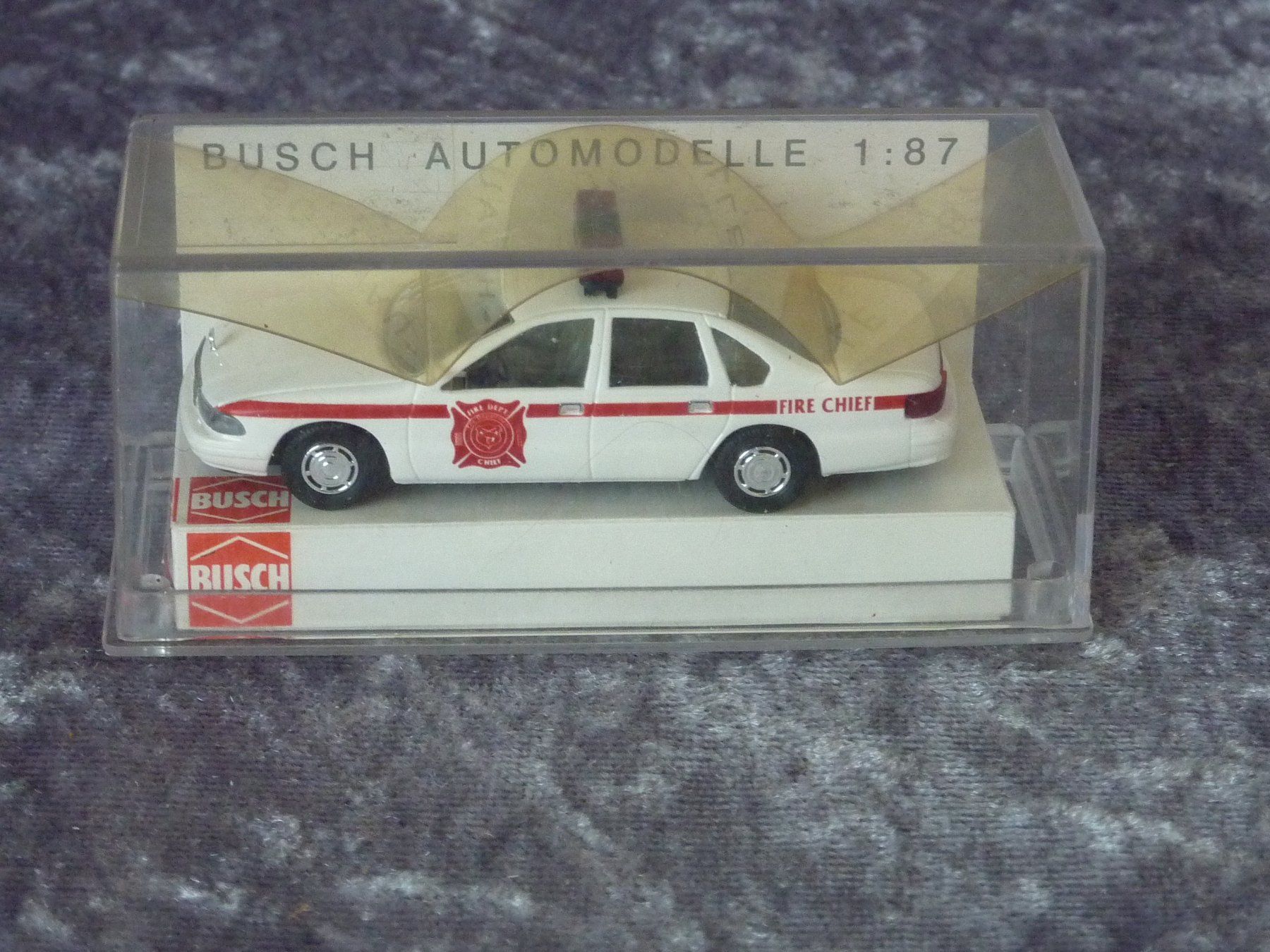 Busch Modellini d'auto: Chevrolet Caprice Fire Chief  1:87 – Nuovo e nell'imballaggio originale da Dürrenäsch venduto da Cobra1ch 1